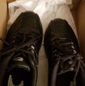 Dr. Scholl's size 7 Nonslip Work Shoes Unisex